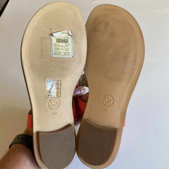 Michael Kors Logo Plate Thong Leather Sandal - Picture 12 of 13